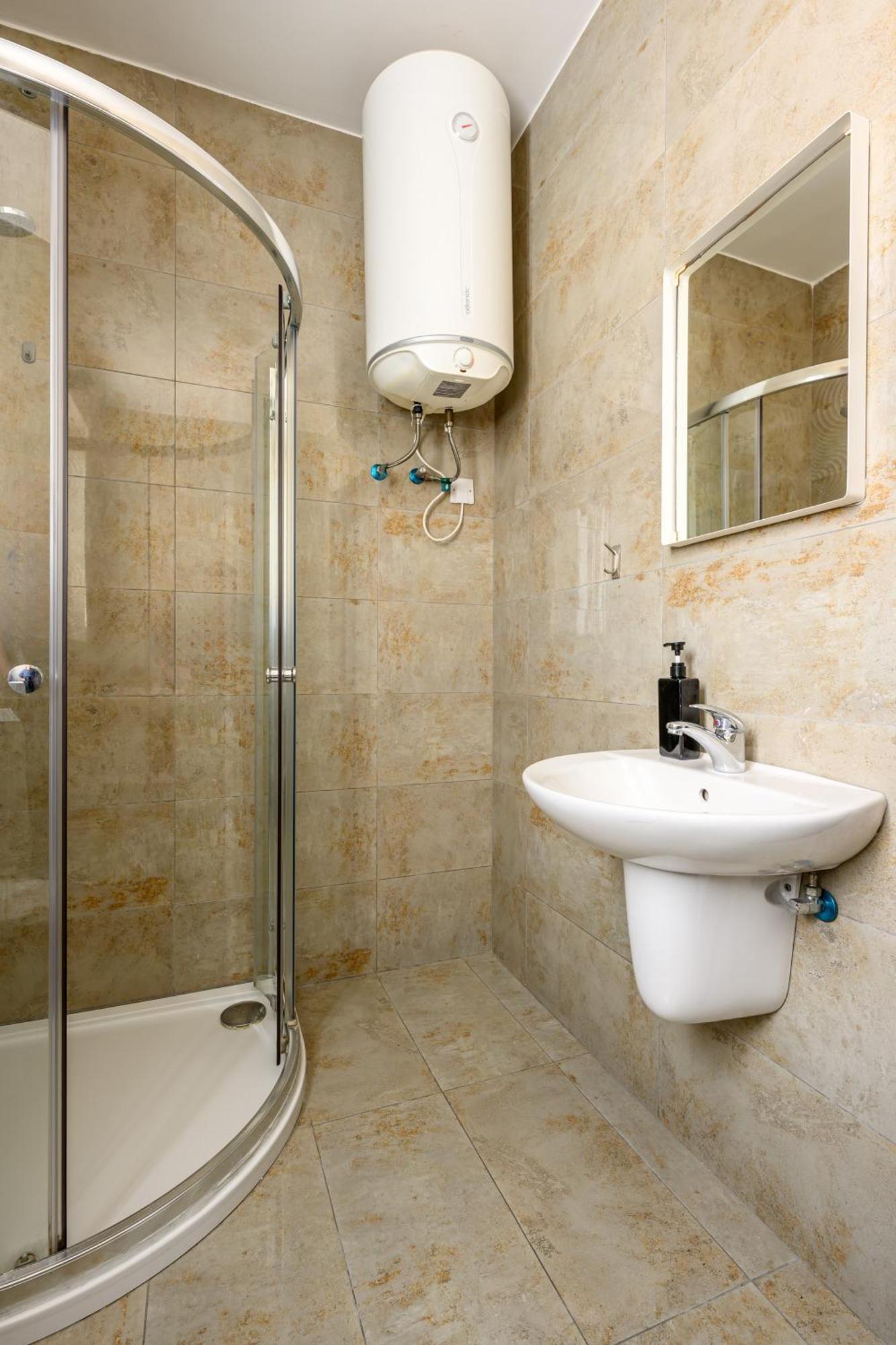 F11 Room 2, Private Room Two Single Beds Shared Bathroom In Shared Flat Msida Dış mekan fotoğraf
