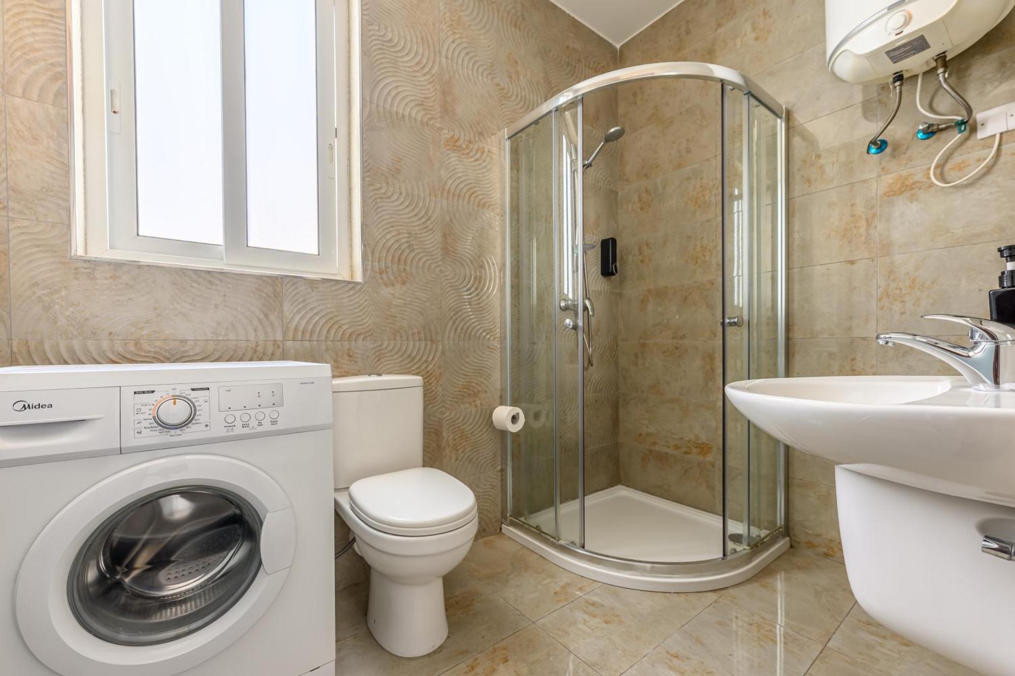 F11 Room 2, Private Room Two Single Beds Shared Bathroom In Shared Flat Msida Dış mekan fotoğraf