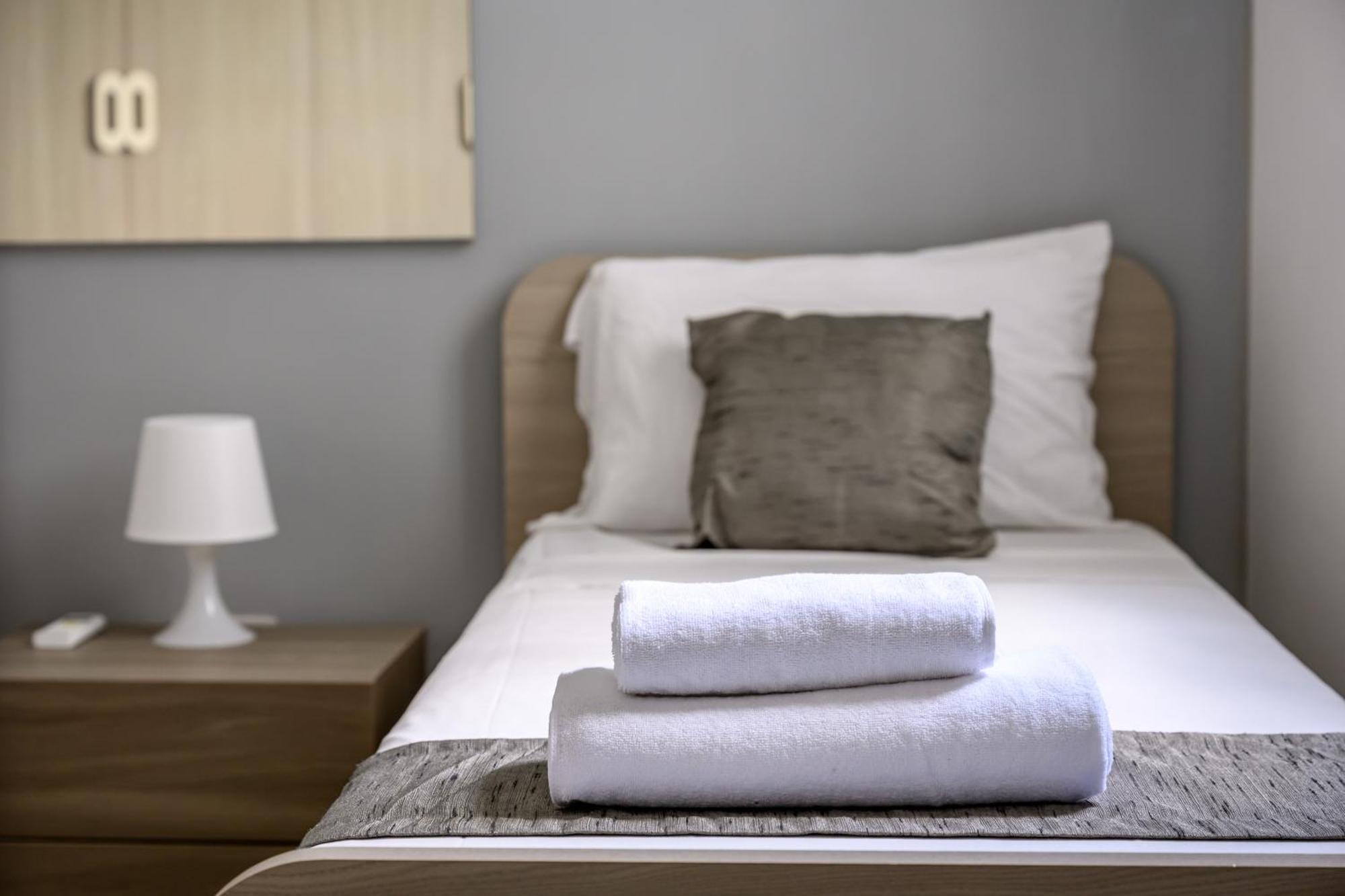 F11 Room 2, Private Room Two Single Beds Shared Bathroom In Shared Flat Msida Dış mekan fotoğraf