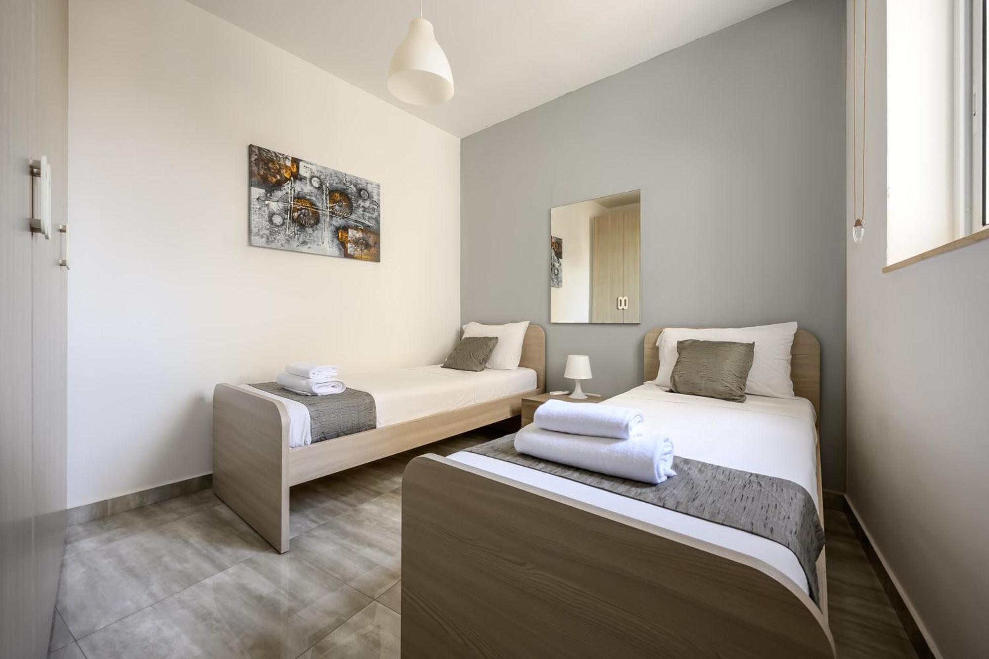F11 Room 2, Private Room Two Single Beds Shared Bathroom In Shared Flat Msida Dış mekan fotoğraf