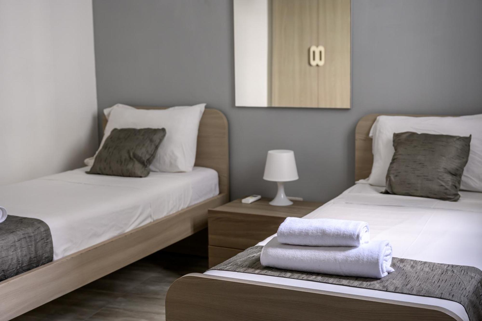 F11 Room 2, Private Room Two Single Beds Shared Bathroom In Shared Flat Msida Dış mekan fotoğraf